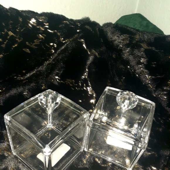 Clear plastic jars - Picture 3 of 4